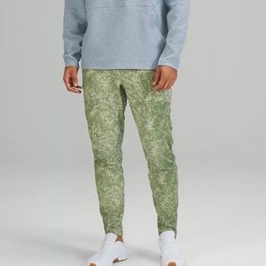 Lululemon Textured Tech Pant in Denim Wash Print Green Twill Multi Size Large